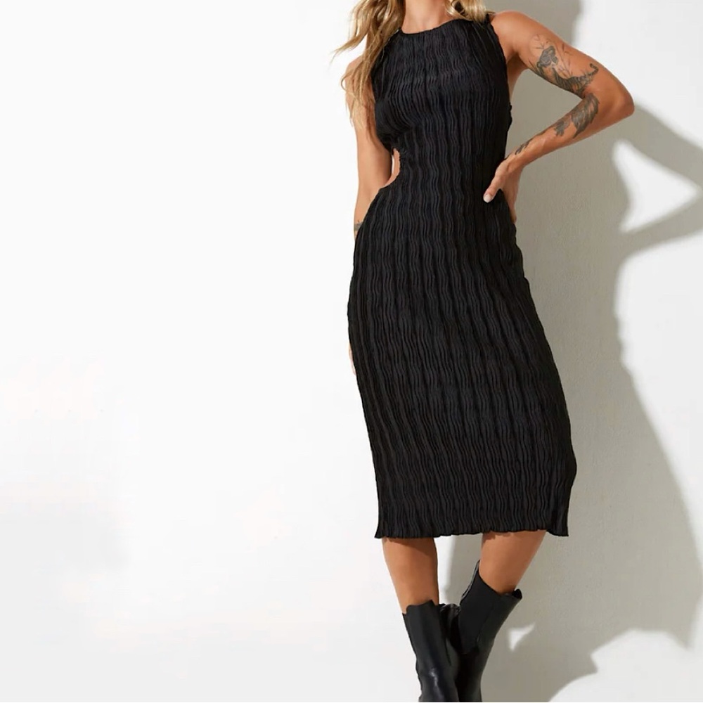 MOTEL Estonia Midi Dress In Crinkle Black